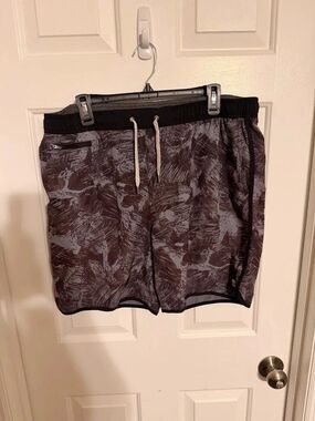 Vuori Banks Mens Short